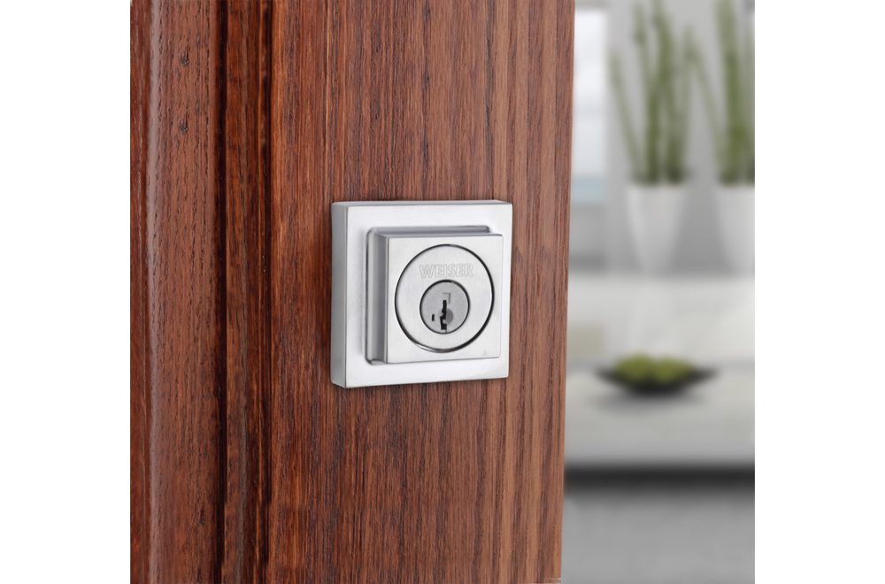 SSD9471-square-single-cylinder-deadbolt-featuring-smartkey-in-satin-chrome-lifestyle1