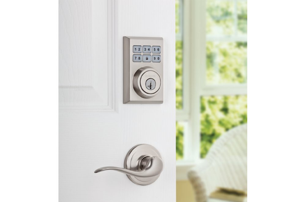 Smartcode-5-contemporary-electronic-lock-featuring-smartkey-in-satin-nickel-lifestyle